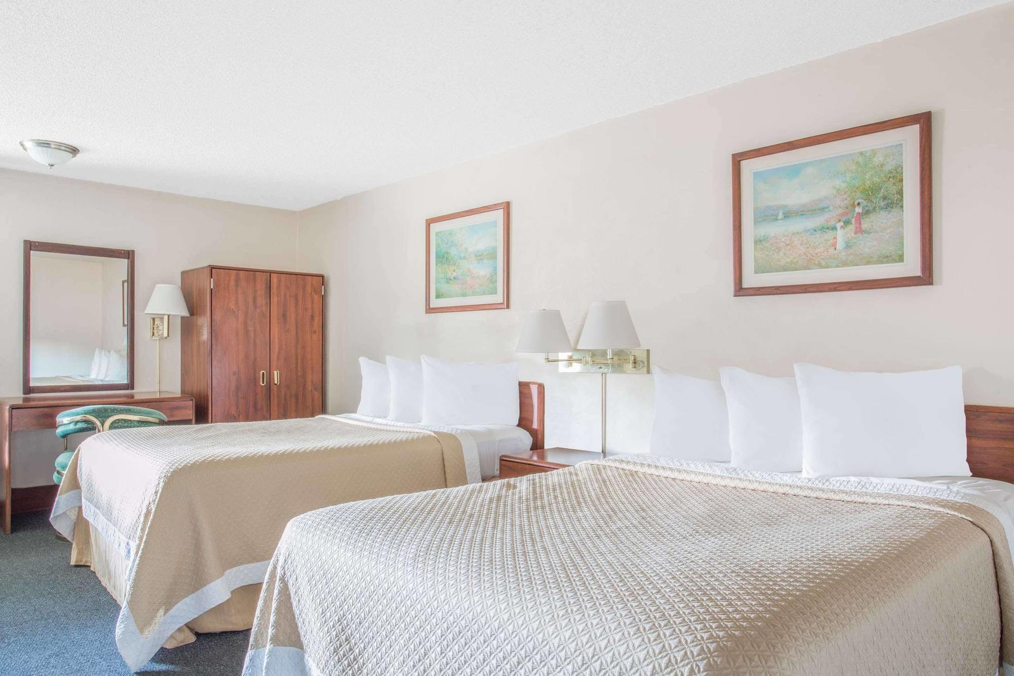 Days Inn By Wyndham Рок Спрингс Екстериор снимка